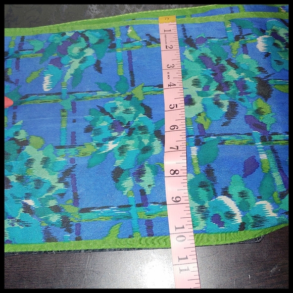 Vintage Oscar De La Renta Scarf - Picture 5 of 6
